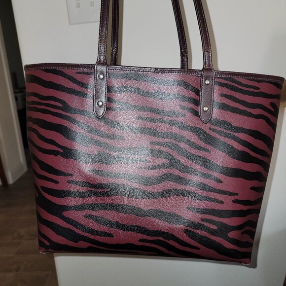 π COACH BURGUNDY & BLACK ZEBRA PRINT REVERSIBLE LEATHER TOTE PURSE - Picture 7 of 7